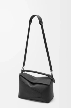 Loewe Большая сумка Puzzle Edge из зернистой телячьей кожи, черный