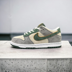 Nike SB Dunk Low • Chameleon
