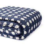 Покрывало из хлопка polka dots темно-синего цвета из коллекции essential, 230х250 см