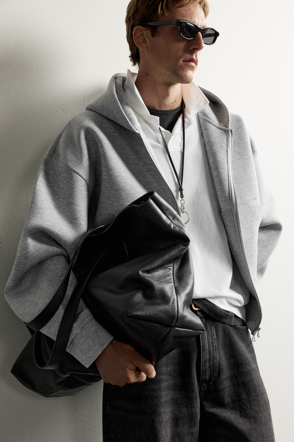 ХУДИ ИЗ ТЕХНИЧЕСКОЙ ТКАНИ НА МОЛНИИ — ZARA