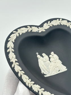 Декоративная тарелка/мелочница «Карточные масти, Черви» Wedgwood чёрная