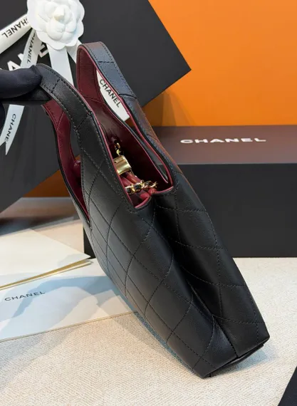 Сумка Chanel Métiers d’art 2026 Shopping Bag