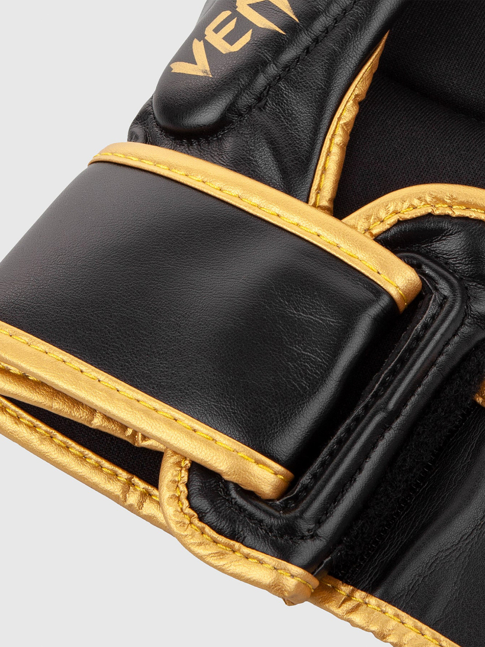 Перчатки ММА Venum Challenger 3.0 Black/Gold