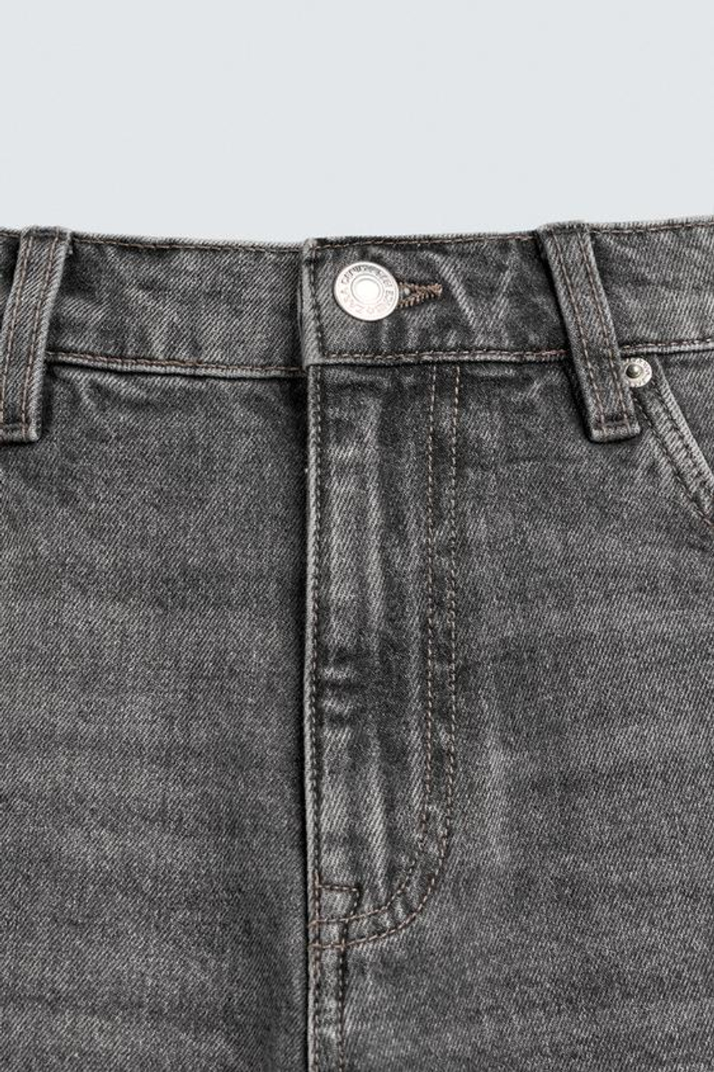 ZARA ДЖИНСОВЫЕ ШОРТЫ REGULAR FIT, СЕРЫЙ