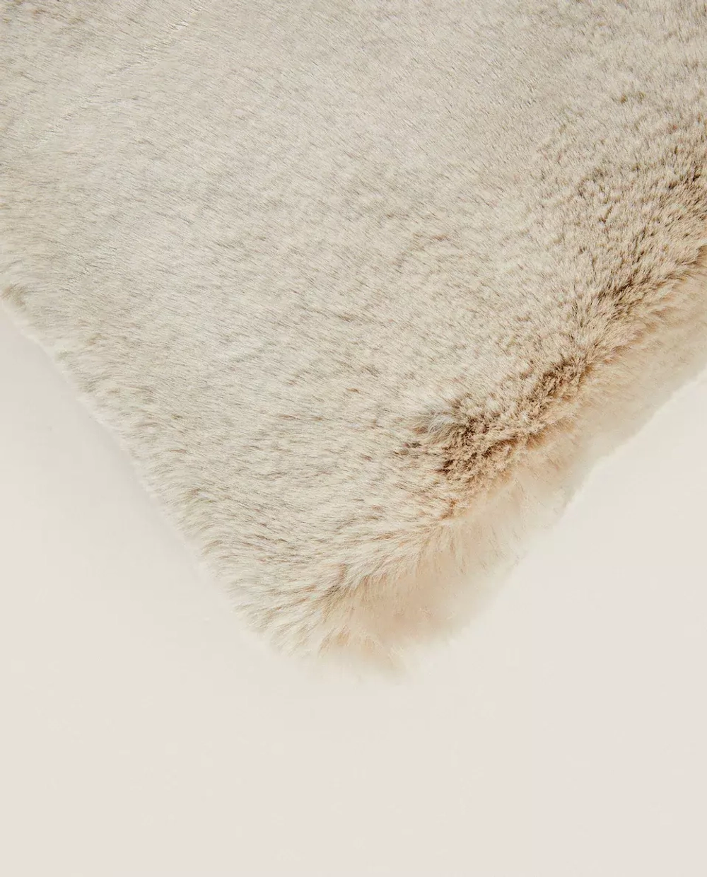 ZARA HOME МЕХОВОЙ ЧЕХОЛ НА ПОДУШКУ, БЕЖЕВЫЙ