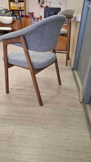 Cтул Comfy 5 с подлокотниками, серая ткань, ножки орех