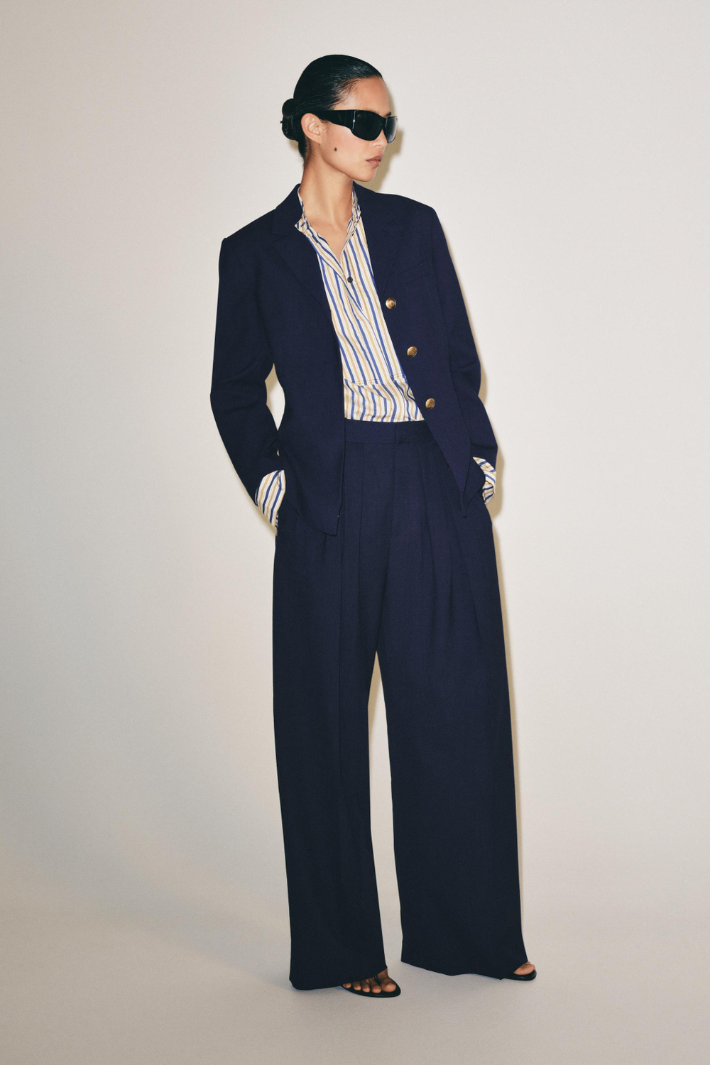ШИРОКИЕ БРЮКИ С ЗАЩИПАМИ — ZW COLLECTION — ZARA