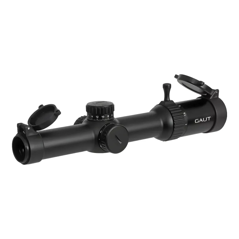 Прицел Gaut Obsidian 1-8x24, сетка 39, 1/2 МОА - вид сзади в три четверти с крышками
