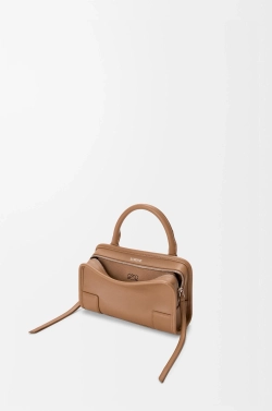 Loewe Мини-сумка Amazona 180 из мягкой телячьей кожи, мокко