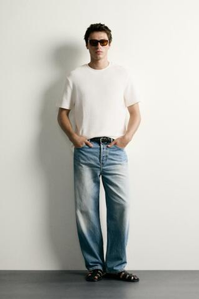 ФУТБОЛКА КЛАССИЧЕСКОГО КРОЯ ИЗ ТКАНИ СЕЙРСАКЕР — ZARA