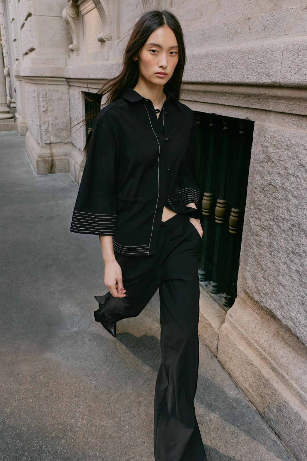 БРЮКИ В ПОЛОСКУ С РАЗРЕЗАМИ — ZARA
