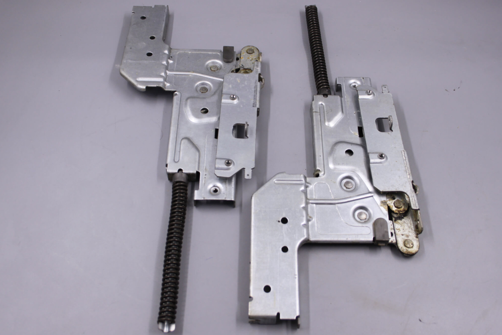 Петли двери C00256541 посудомоечной машины Ariston