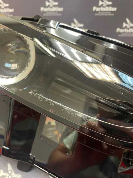 Фара передняя правая Mazda CX-30 ОРИГИНАЛ DFR551030E