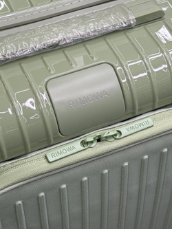 Чемодан Rimowa Essential Sleeve Cabin с карманом для ноутбука