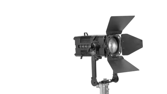 Комплект: прожектор AF80 PlutoFresnel и аксессуары в кейсе
1 прожектор AF80 PlutoFresnel, линза Фре