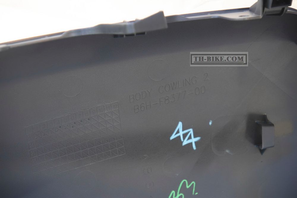 B6H-F8377-00-P4. BODY, COWLING 2. YAMAHA