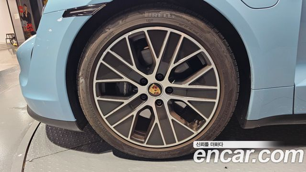Porsche Taycan Base — 2024