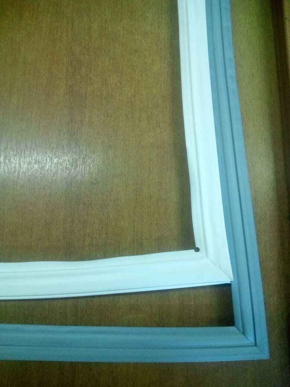 Уплотнитель для холодильника ELIN KB 355NIR м.к 580*575 мм(022)