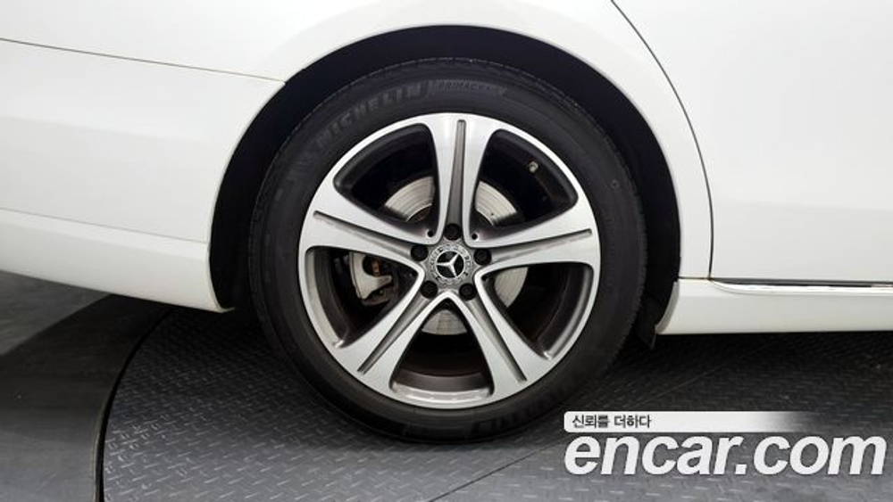Mercedes-Benz E-Class E300 Avantgarde — 2019