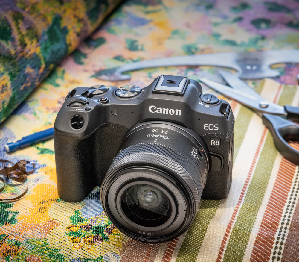Беззеркальный фотоаппарат Canon EOS R8 Body