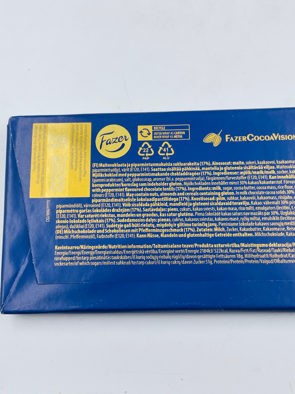 Шоколад молочный Karl Fazer AVEC с шоколадным драже со вкусом перечной мяты, 180 г (из Финляндии)