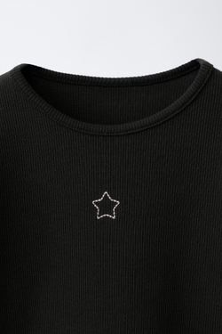 ZARA ЛОНГСЛИВ В РУБЧИК С ВЫШИВКОЙ, ЧЕРНЫЙ