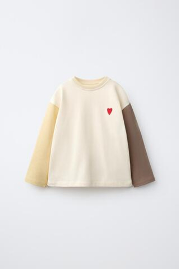 ZARA ФУТБОЛКА КОЛОР-БЛОК С СЕРДЦЕМ, ЭКРЮ