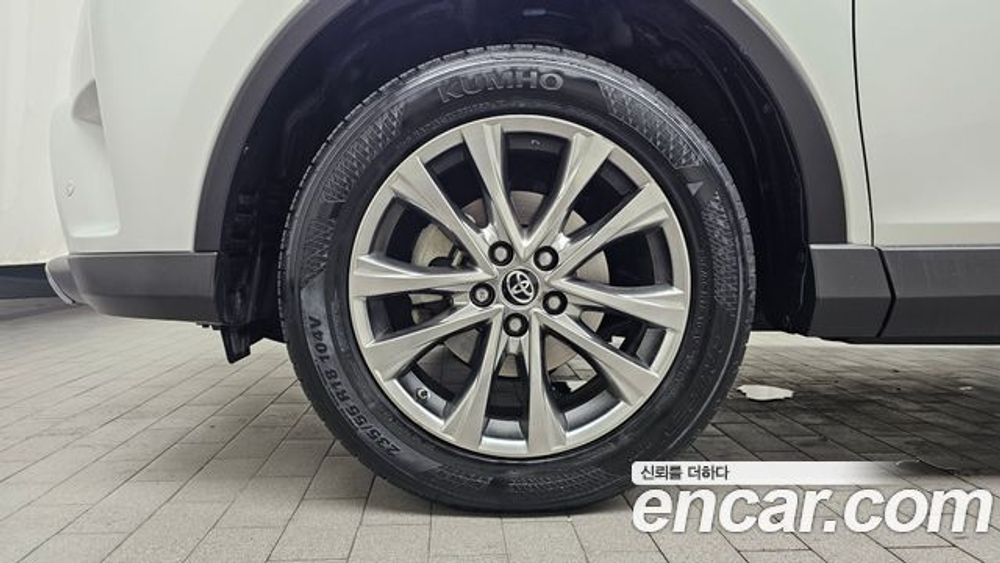 Toyota RAV4 2.5 4WD Hybrid — 2018
