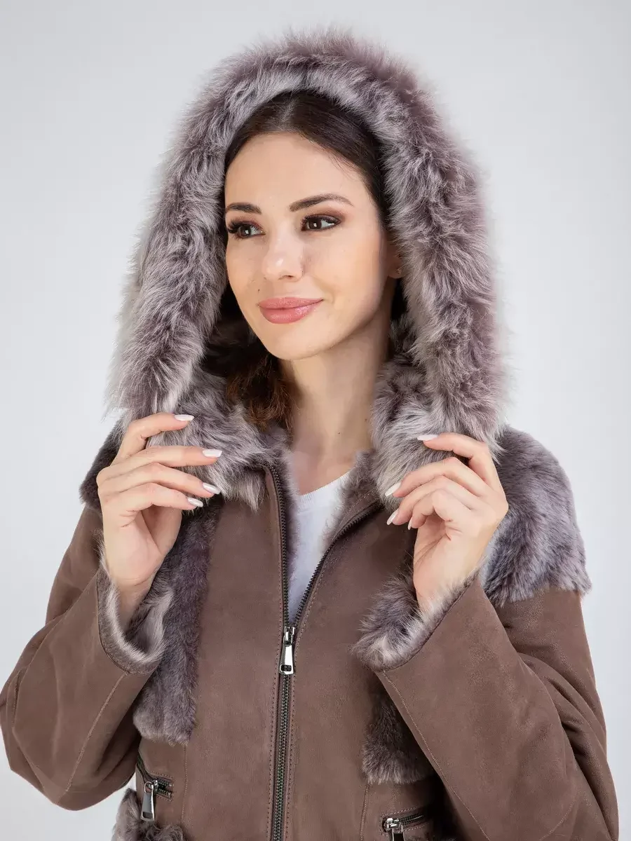 Дубленка зимняя с капюшоном натуральная