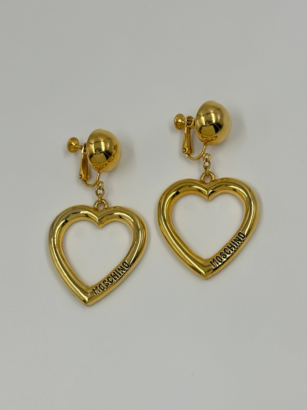 Клипсы с подвесками в виде сердец Moschino