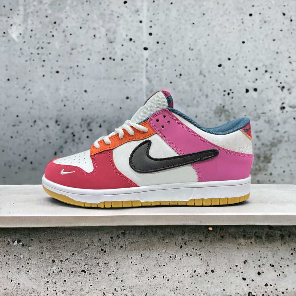 Nike SB Dunk Low • The Parra
