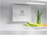 Встраиваемый холодильник Electrolux LNG7TE18S