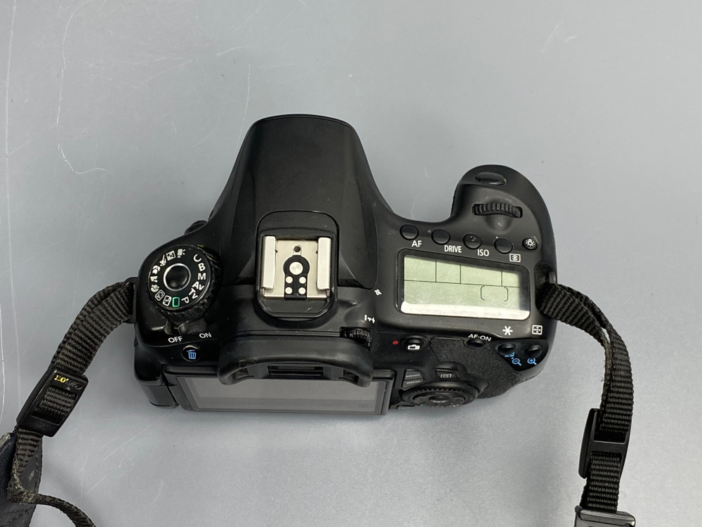 Canon EOS 60D Kit 18-55mm 20.000 кадров