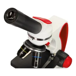 Микроскоп Levenhuk Discovery Pico Terra с книгой - крупный план окуляра и револьверной головки