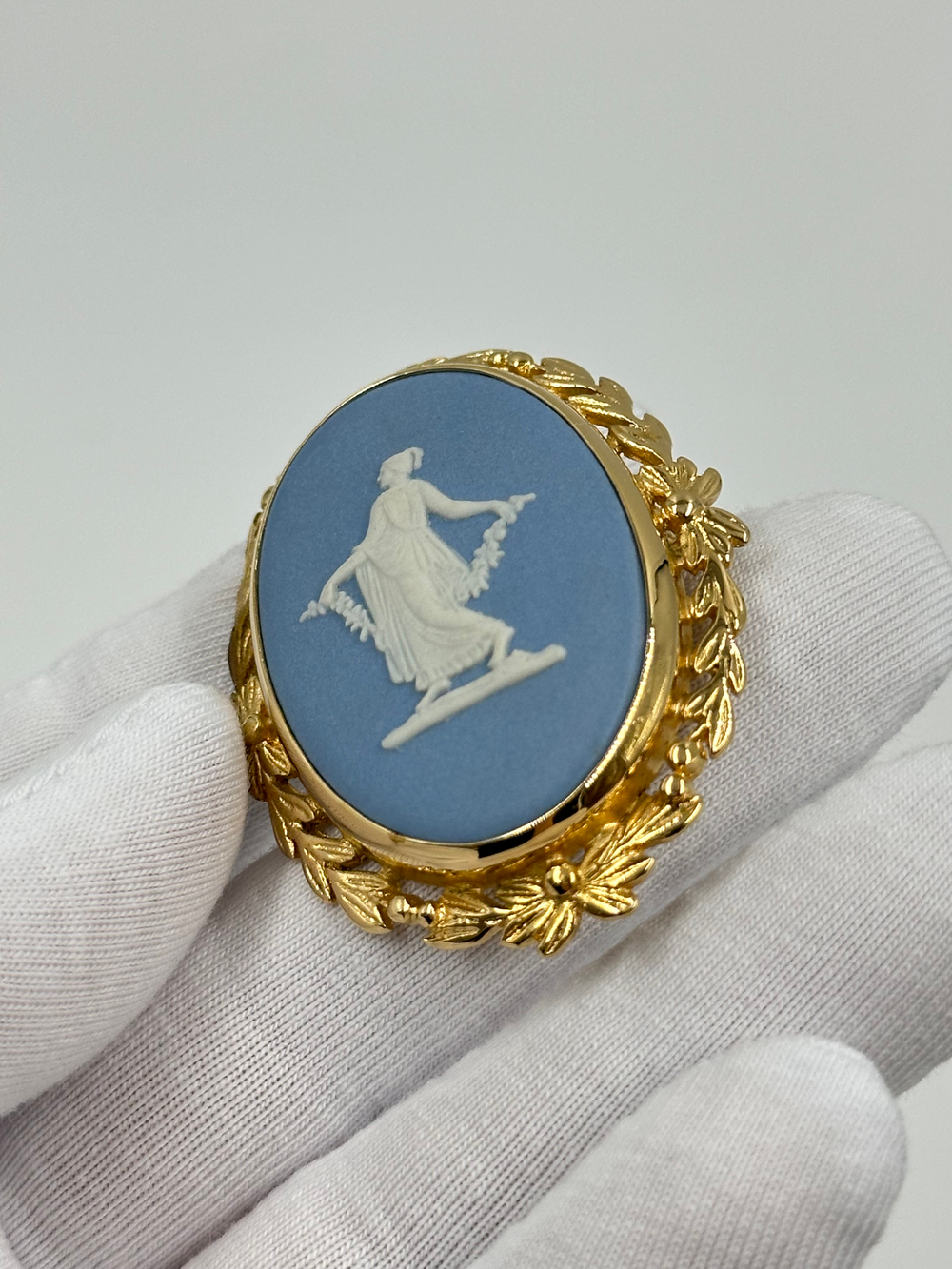 Брошь Wedgwood