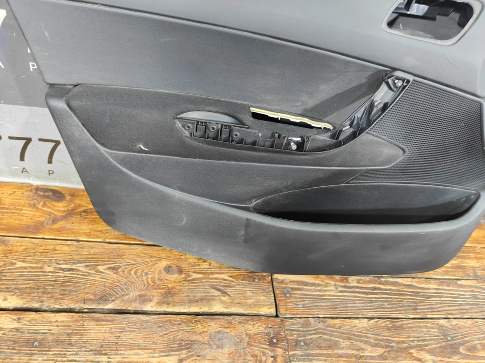 Обшивка двери передней левой Peugeot 308 1 (T7) 07-15 Б/У Оригинал 9656771177