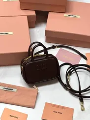 Мини сумка MIU MIU из натуральной кожи в тёмно-коричневом цвете