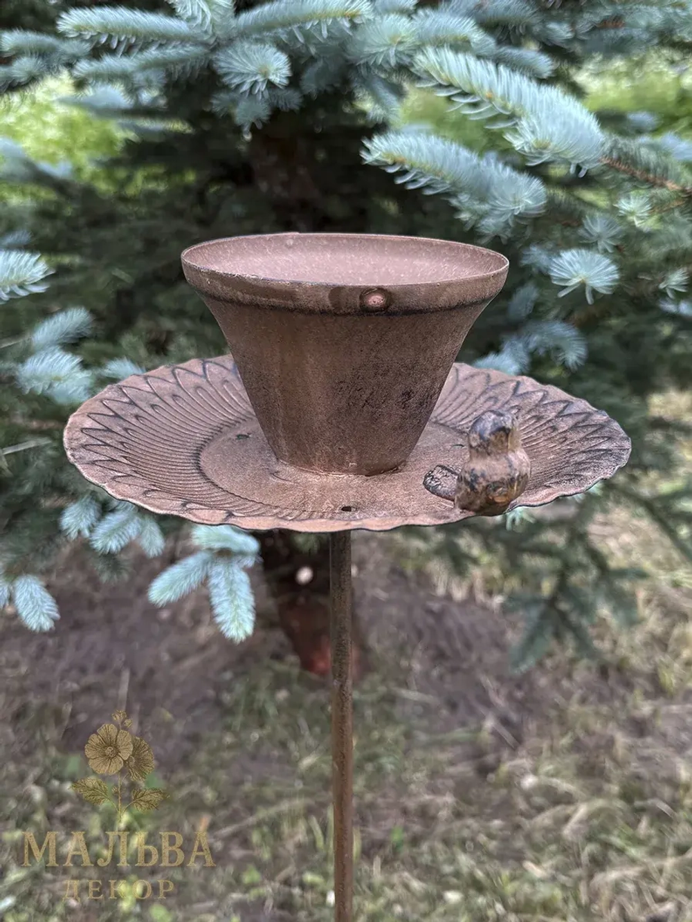 Кормушка в сад на опоре CAMPO Home & Garden "Чашка на блюдце с птичкой" 22x21x7 см + 93 см опора