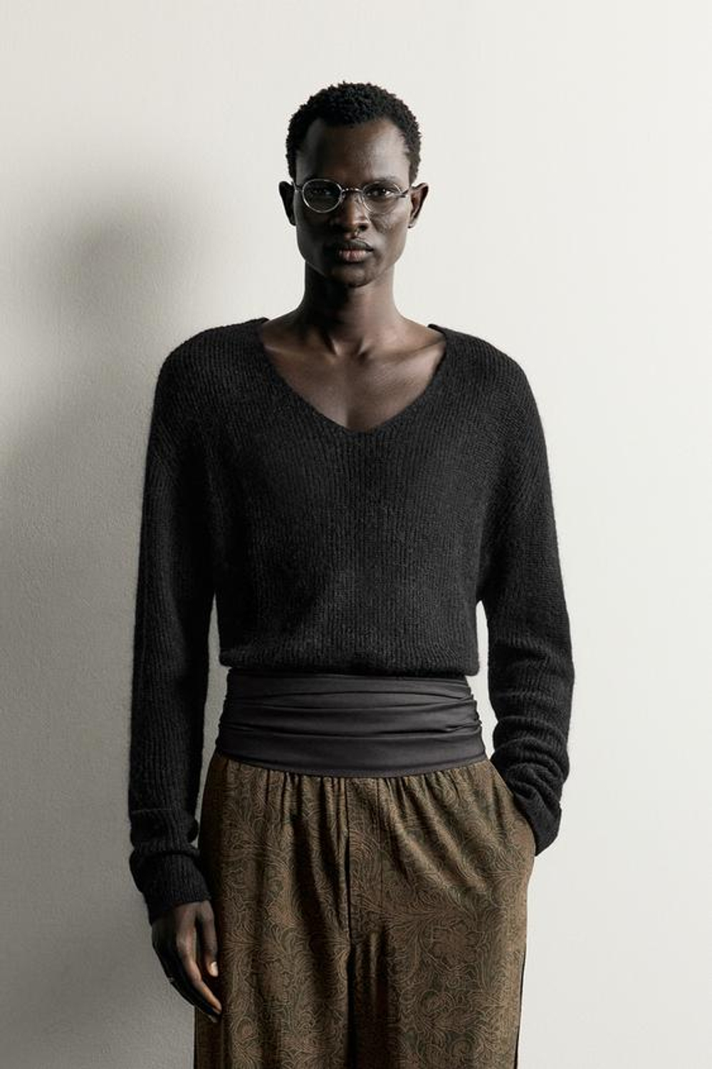 ZARA ФАКТУРНЫЙ ДЖЕМПЕР С V-ОБРАЗНЫМ ВЫРЕЗОМ, ЧЕРНЫЙ