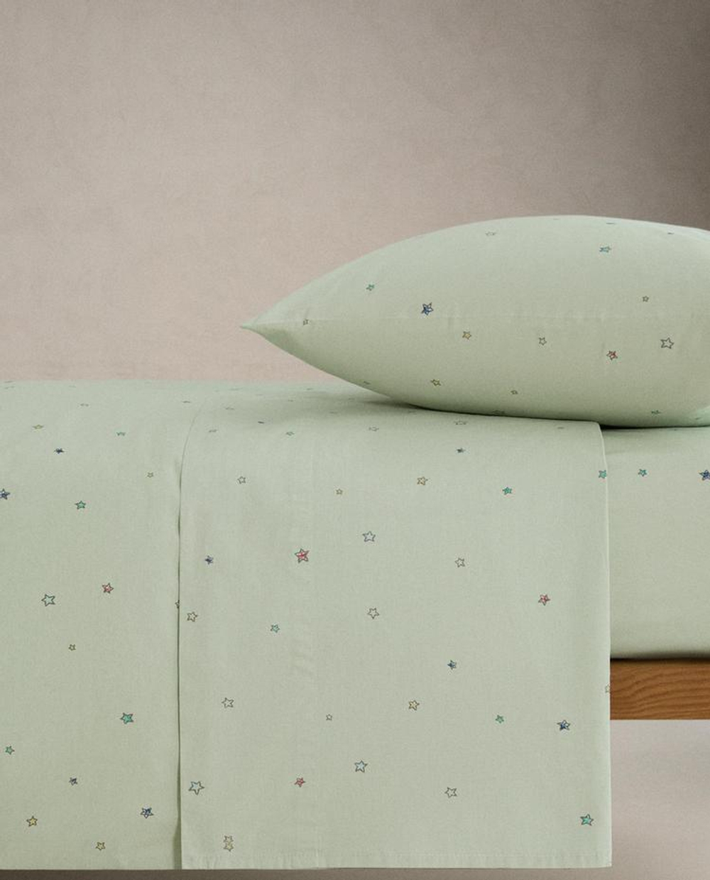 ZARA HOME ДЕТСКАЯ НАТЯЖНАЯ ПРОСТЫНЯ ИЗ ХЛОПКА СО ЗВЕЗДАМИ, ЗЕЛЕНЫЙ