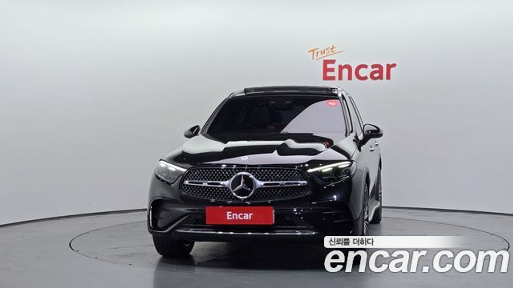 Mercedes-Benz GLC-Class GLC300 4MATIC AMG Line — 2025