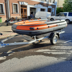 Моторная лодка ПВХ Skat Triton 390 NDFi — НДНД, тримаран, фальшборт