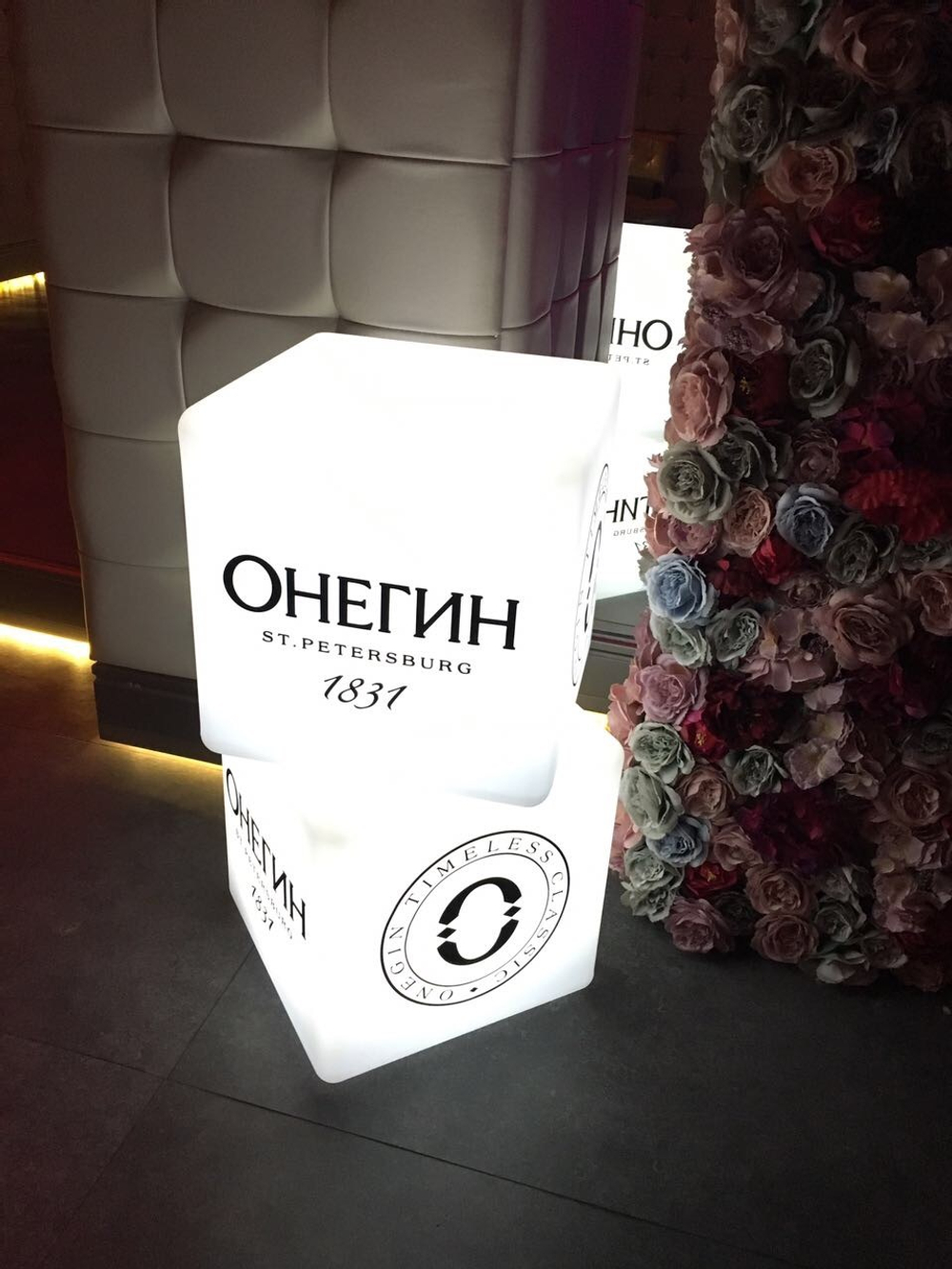 Светящийся куб Базз 40см