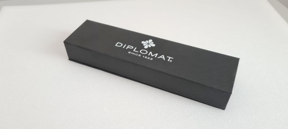 Шариковая ручка Diplomat Traveller dark красная (D40709040) 3