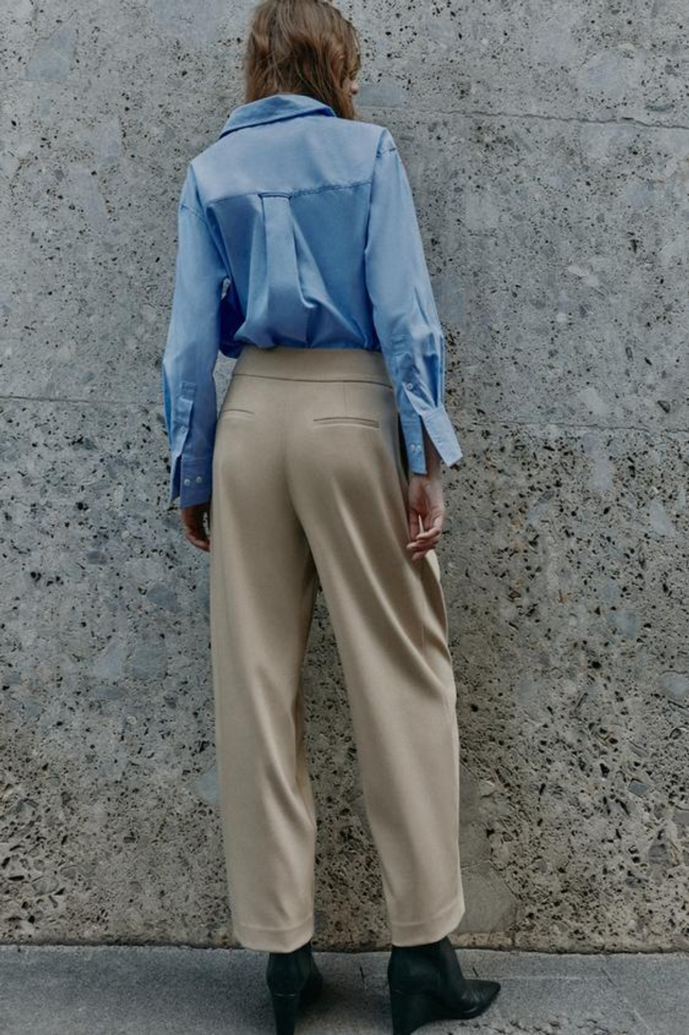 ZARA БРЮКИ CARROT FIT С ЗАЩИПАМИ, СВЕТЛЫЙ ЖЕЛТО-КОРИЧНЕВЫЙ