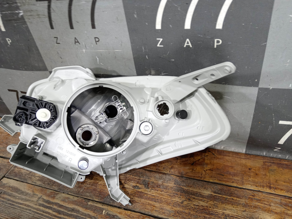 Фара правая ксенон Toyota Verossa 01-04 Новое Оригинал 8113022831