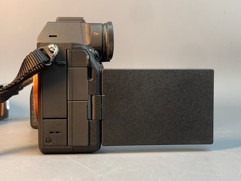 Sony A7 IV 12840 кадров