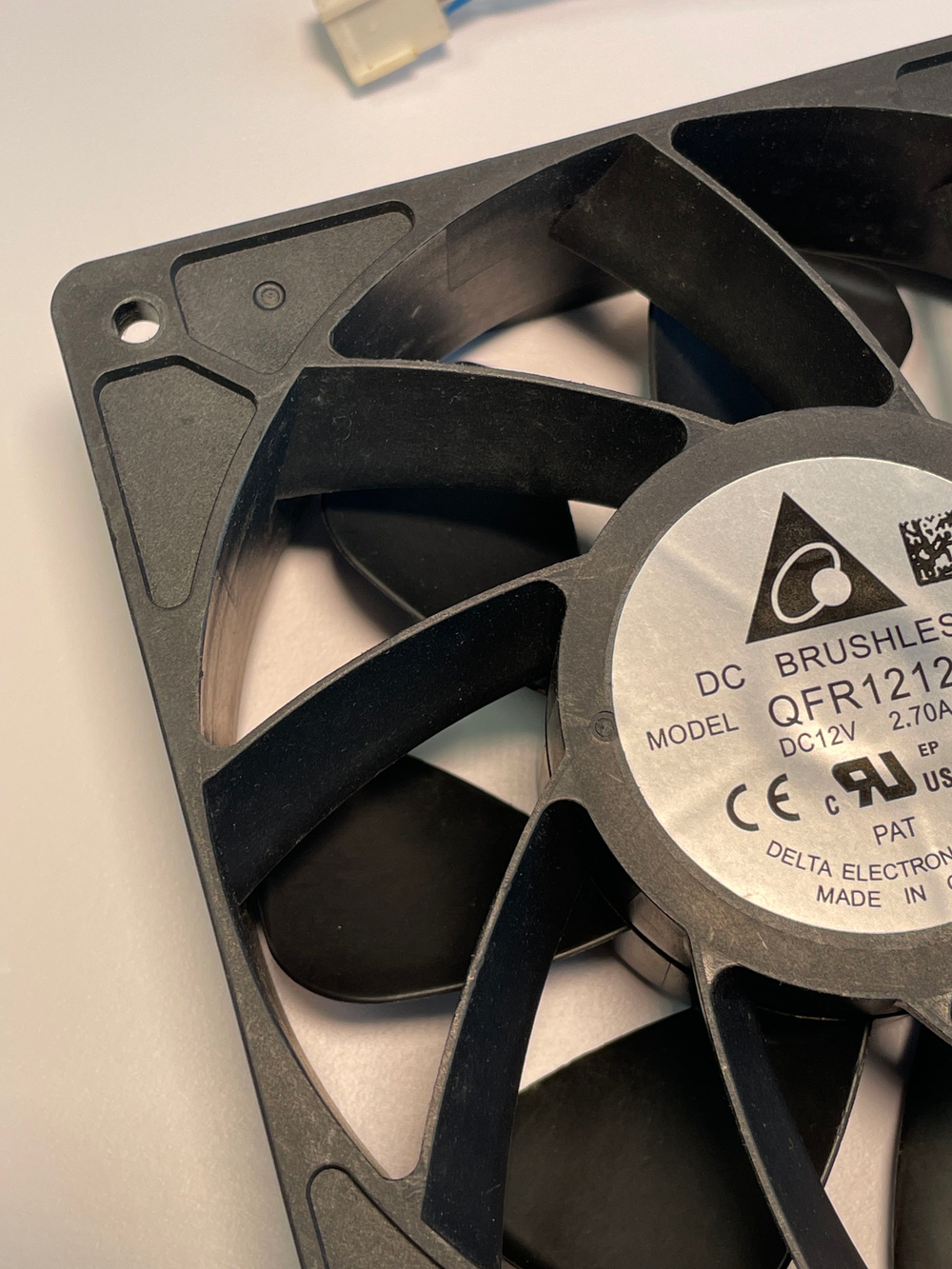 5 шт. Кулер DELTA 120 мм для корпуса ПК, 2,7 А / 4-pin / Кулер снят с рабочего оборудования