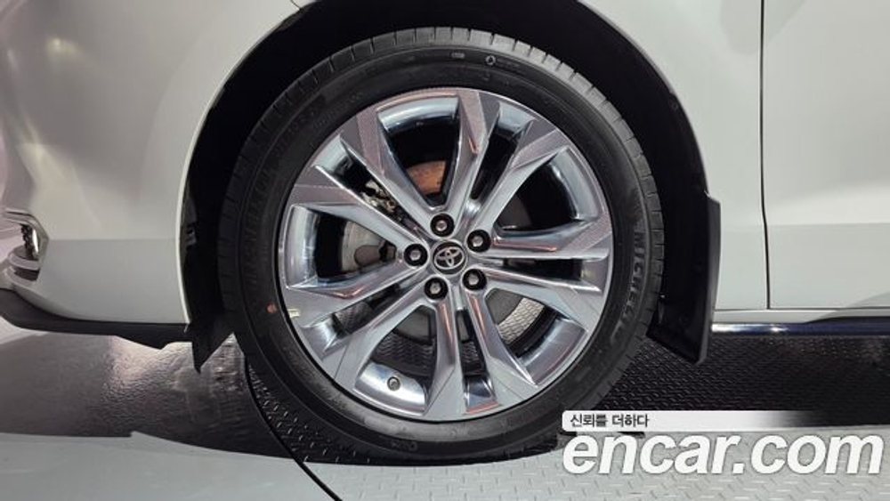 Toyota Sienna 2.5 Hybrid 2WD — 2023