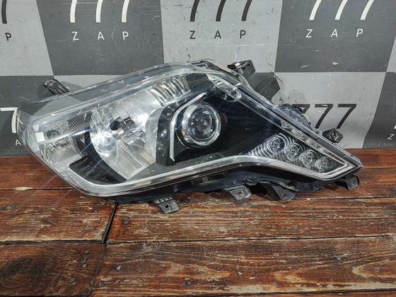 Фара правая LED Toyota Land Cruiser Prado 150 13-17 Б/У  8114560J20